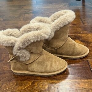 Bearpaw Kids Boots, size 4